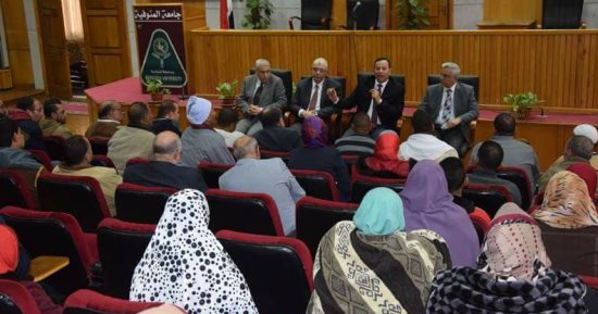 رئيس جامعة المنوفية يلتقى بالعاملين من ذوى الاحتياجات الخاصة