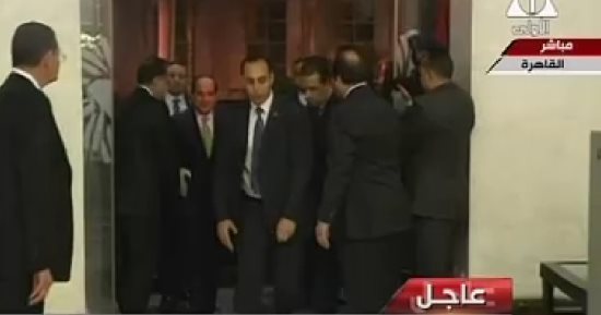 الرئيس السيسي يصل مقر انعقاد مؤتمر "حكاية وطن" بأحد فنادق القاهرة