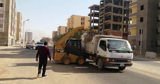 صور .. حملات نظافة ورفع مخلفات وإنارة شوارع بحى الكوثر بسوهاج