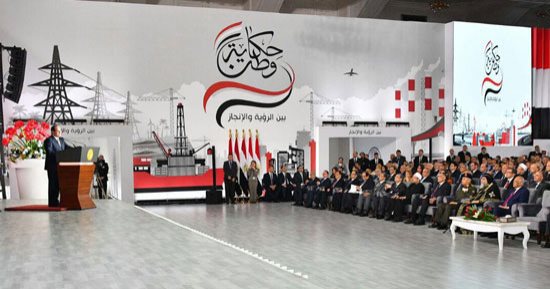 السيسي: تمثيل المرأة بالبرلمان 15% والحكومة 20%.. "خلوا بالكم يا رجالة"