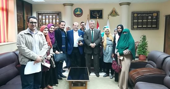  عميد طب بنها يؤكد على حسن معاملة الطلبة الوافدين 