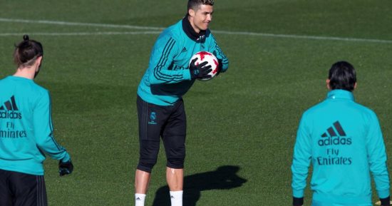 أخبار كريستيانو رونالدو اليوم عن المطالبة بـ40 مليون يورو سنويا للتجديد