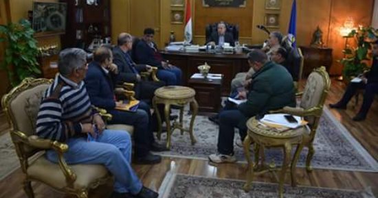 محافظ دمياط يبحث الموقف التنفيذى للبدء فى أعمال رصف طريق رأس البر الغربى