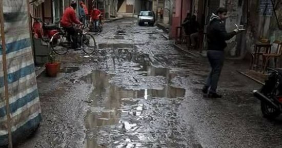صور.. غرق شوارع المعصرة فى دمياط بمياه الصرف والأهالى يطالبون بصيانة الشبكة