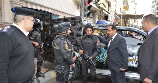صور.. مدير أمن الإسكندرية يتفقد الخدمات الأمنية بمحيط الكنائس