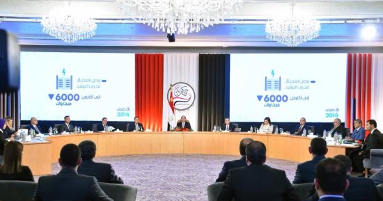 السيسى: الدولة لا يمكنها وحدها حل المشكلات.. و"مبعرفش أبيع الوهم"