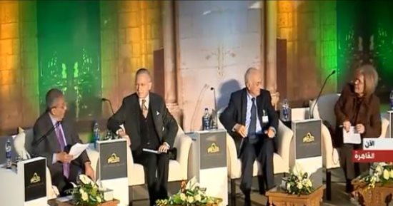 فيديو.. عمرو موسى يسخر من مشيرة خطاب: "كويس إنك سقطتى فى اليونسكو"