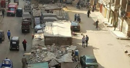 صور.. شكوى من انتشار القمامة وعربات الكارو بشارع الترعة فى بشتيل