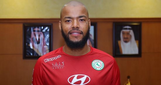 حارس الجزائر رايس مبولحي يزامل أحمد الشيخ فى الاتفاق السعودي