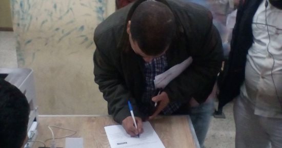 إقبال كثيف على شهر عقارى المنيا وتوثيق 11 ألف توكيل للرئيس السيسي