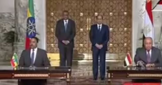 الرئيس السيسى فى مؤتمر صحفى مع رئيس الوزراء الإثيوبى: النيل مصدر للتنمية وليس الصراع.. مشاركة البنك الدولى باجتماعات سد النهضة باعتباره طرفا محايدا.. والقطاع الخاص المصرى مهتم بزيادة استثماراته بإثيوبيا