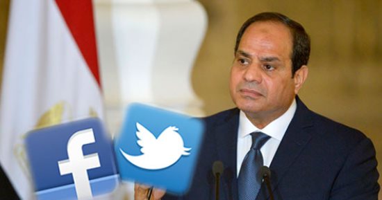 صدى 4 سنوات رئاسة على "مواقع التواصل".. 7 ملايين متابع لصفحة السيسي عبر فيس بوك.. "السوشيال ميديا" تحولت لمنصة رئاسية مهمة.. الهاشتاجات أكبر وسيلة للتواصل مع الشباب.. ومبادرة "اسأل الرئيس" الأكثر تفاعلاً