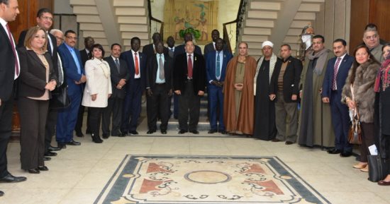 محافظ سوهاج يعقد اجتماعا مع وفد جنوب السودان لمناقشة الاستثمارات المتبادلة