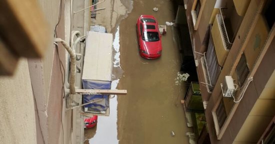 صور.. غرق شارع عبد الرحيم القيادى بفيصل لكسر ماسورة مياة