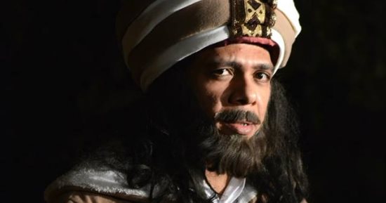 حمزة العيلى يجسد شخصية "أبوبى"ملك الهكسوس فى العرض الملحمى "أحمس" 