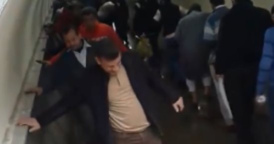 فيديو .. غرق نفق الشون فى المحلة بمياه الصرف الصحى يثير سخط الأهالى