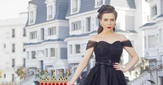شاهد مى عز الدين تتألق بالأسود فى عيد ميلادها