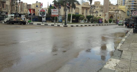 شوارع البحيرة تتحول إلى مستنقعات بعد سقوط أمطار غزيرة مصحوبة برياح  