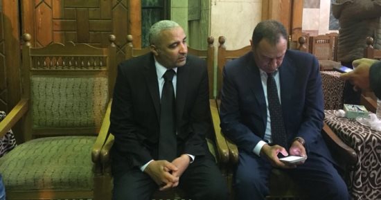 محمود الخطيب يحضر عزاء والدة مدرب سلة الأهلى