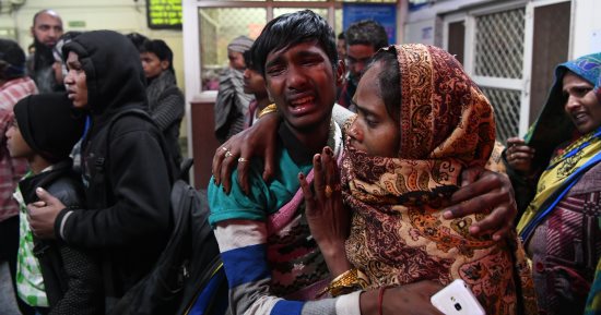 صور.. ارتفاع عدد ضحايا حريق مصنع بلاستيك فى الهند لـ 17 قتيلا