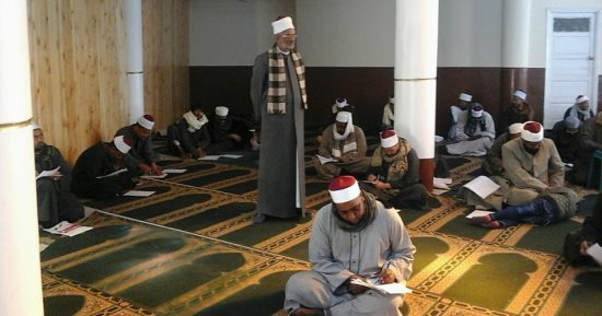 صور.. أوقاف الأقصر تعقد اختبارات تحريرية لـ79 إماما بمسابقة القراءة الحرة