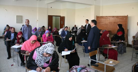 صور.. 3 آلاف طالب يؤدون امتحانات برامج التعليم المفتوح بجنوب الوادى