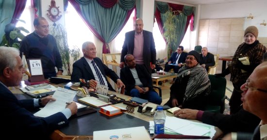 صور.. محافظ جنوب سيناء يلتقى 59 مواطنًا لحل مشاكلهم