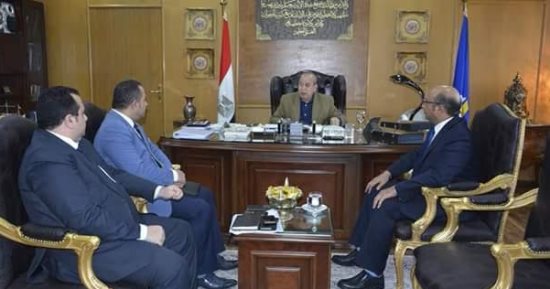 محافظ دمياط يبحث الخدمات المقدمة لصغار الصناع بالمحافظة