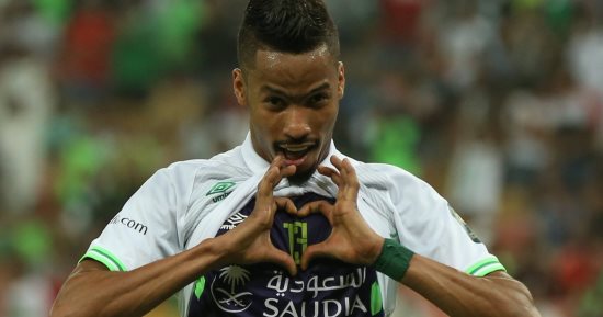فيديو.. سلمان المؤشر نجم أهلى جدة يهدى هدفه لمحمد عبد الشافي