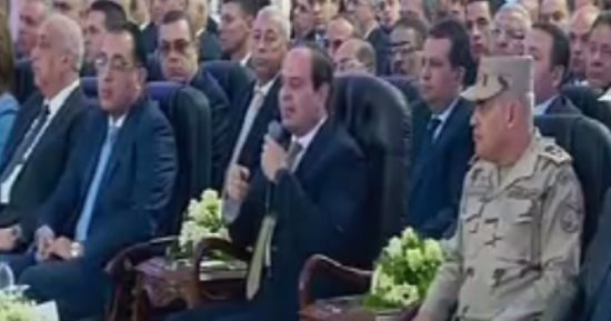الرئيس السيسى يوجه التحية لرئيس شركات العربى.. ويؤكد: هذا الرجل عظيم