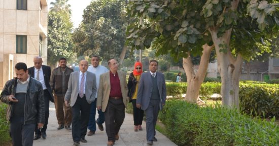 رئيس جامعة أسيوط يتفقد أعمال تطوير وصيانة مساكن أعضاء هيئة التدريس
