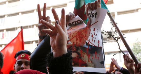 أردوغان يقيل معارضيه المؤيدين للأكراد من رئاسة 4 بلديات ويتهمهم بدعم الإرهاب