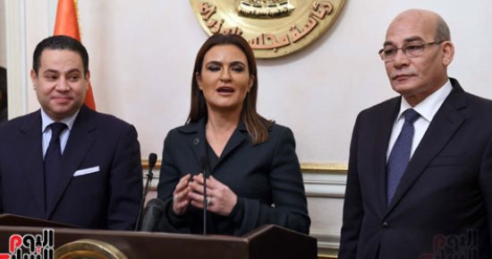 الاستثمار: توقيع اتفاقية لإقامة مصنع سكر واستصلاح أراض بمليار دولار بالمنيا (صور)