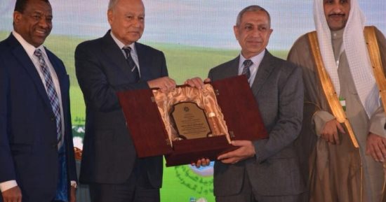 أحمد أبو الغيط يكرم رئيس الأكاديمية العربية لتأثيره فى العمل العربى