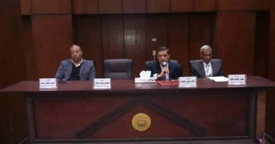 "تموين أسيوط" يعقد اجتماعا مع التجار لتنفيذ قرار تدوين الأسعار