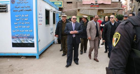  مدير أمن دمياط يتفقد منافذ الشرطة لتوفير سلع بأسعار مناسبة لأبناء القرى 