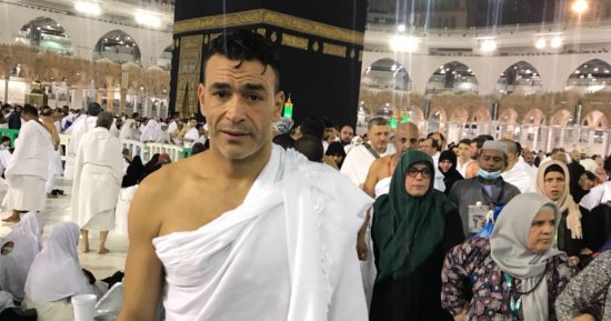 صور.. الحضرى فى الحرم المكى لأداء مناسك العمرة