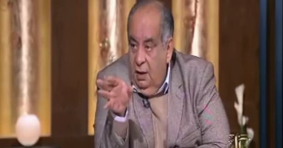 فيديو.. يوسف زيدان: الإسكندر الأكبر "سافل".. ترك زوجته الـ"قمر" لتضاجع صديقه