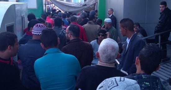 صور.. قارئ يشكو الزحام بمكتب البريد الرئيسى فى محافظة أسيوط