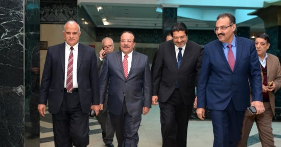 رئيس جامعة طنطا الجديد يتفقد الإدارات العامة بالجامعة