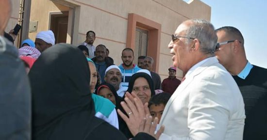 صور .. محافظ البحر الأحمر يتفقد مشروع اسكان الروضة بالغردقة
