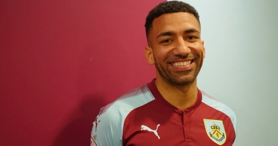 بيرنلى يعلن التعاقد مع لينون من إيفرتون.. رسميا