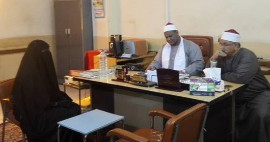  أوقاف أسوان تعقد أول لجنة للإختبارات الشفوية لمحفظات القرآن الكريم 