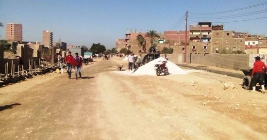 محافظ سوهاج: بدء رصف طريق ترعة نجع حمادى فى طهطا بتكلفة 6 ملايين جنيه