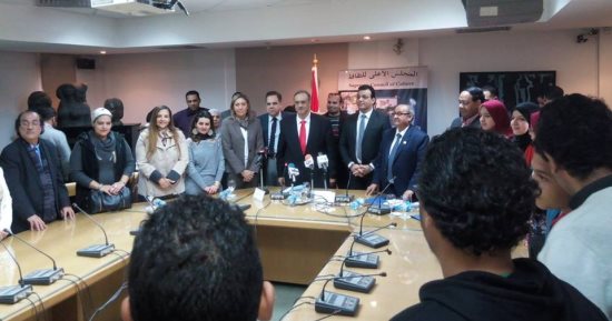 صور.. أمين المجلس الأعلى للثقافة يدعو المواطنين للمشاركة فى الانتخابات