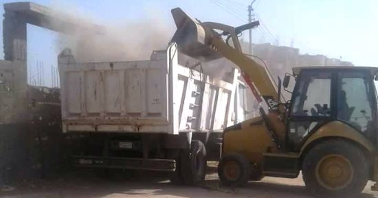 صور .. حملات للنظافة ورفع الإشغالات بمدينة المراغة بسوهاج