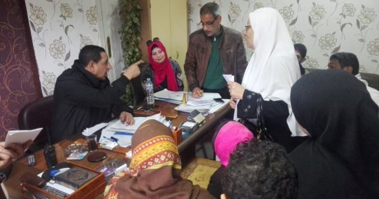 رئيس حى غرب الإسكندرية يلتقى الأهالى لبحث شكاواهم