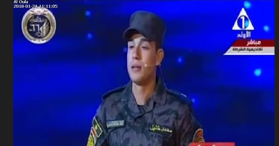 ضابط شرطة يلقى قصيدة تروى مسيرة كفاح الداخلية لمحاربة الإرهاب أمام السيسى