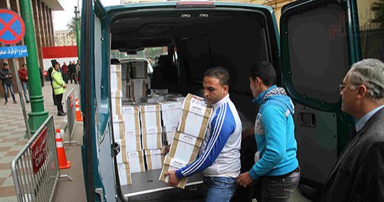 حملة السيسى تتقدم بـأوراق ترشحه للرئاسة للهيئة الوطنية للانتخابات (صور
