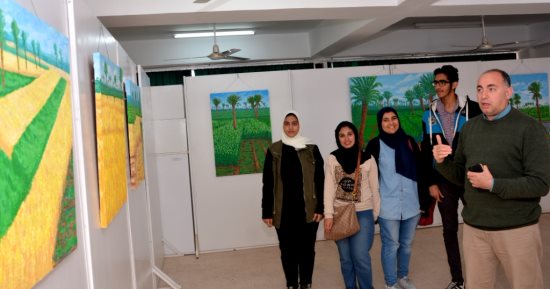صور.. "خير الأرض".. معرض فنى بكلية الفنون الجميلة بجامعة أسيوط